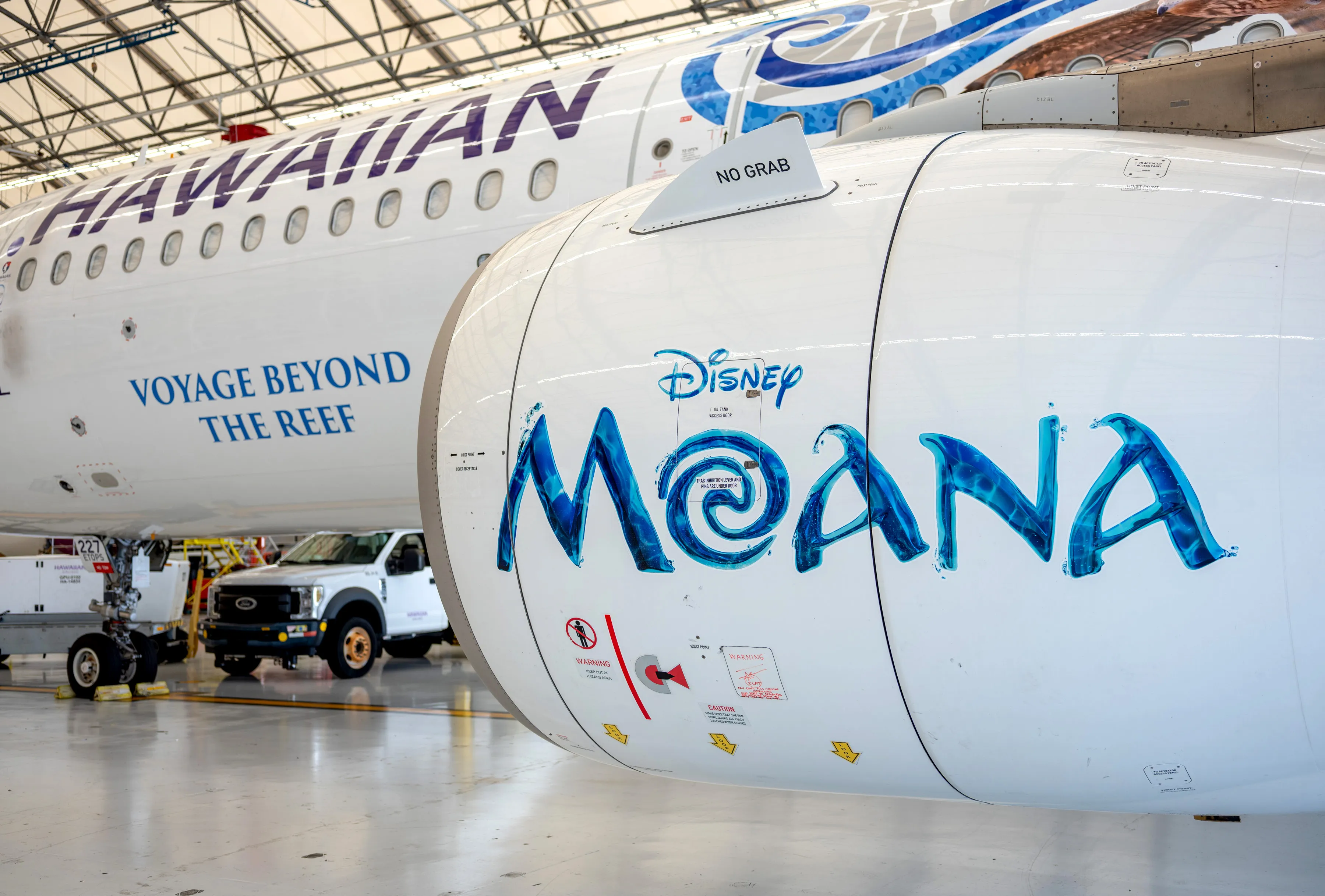 Hawaiian Airlines A321neo in the live-action Moana livery